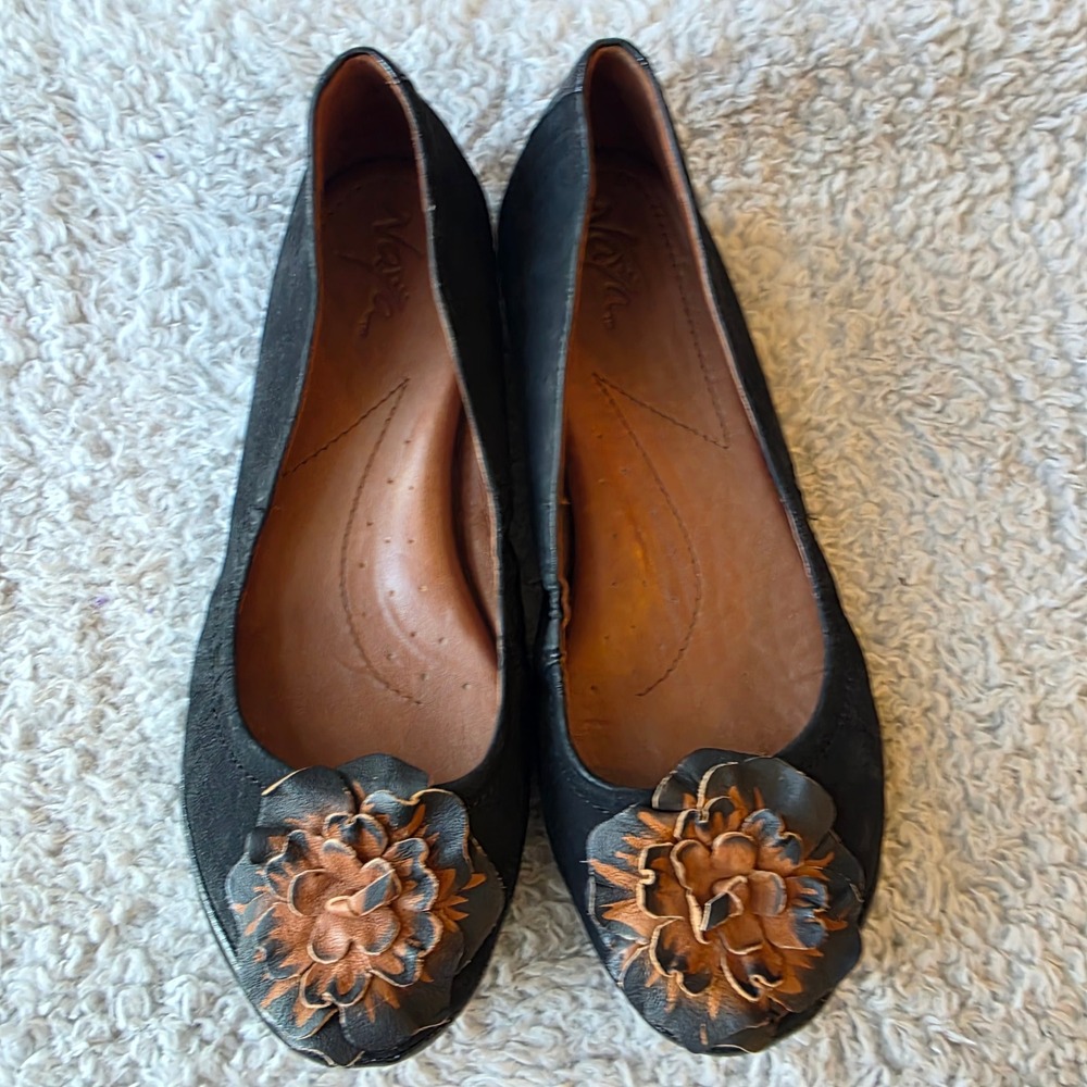 Naya Black Soft Leather Ballet Flats Floral Applique Toe Comfort Shoes Sz‎ 9.5
